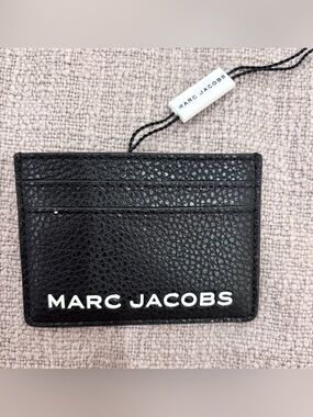 New without tags- Marc Jacobs Black Pebbled Leather Card Case with White Logo3x4